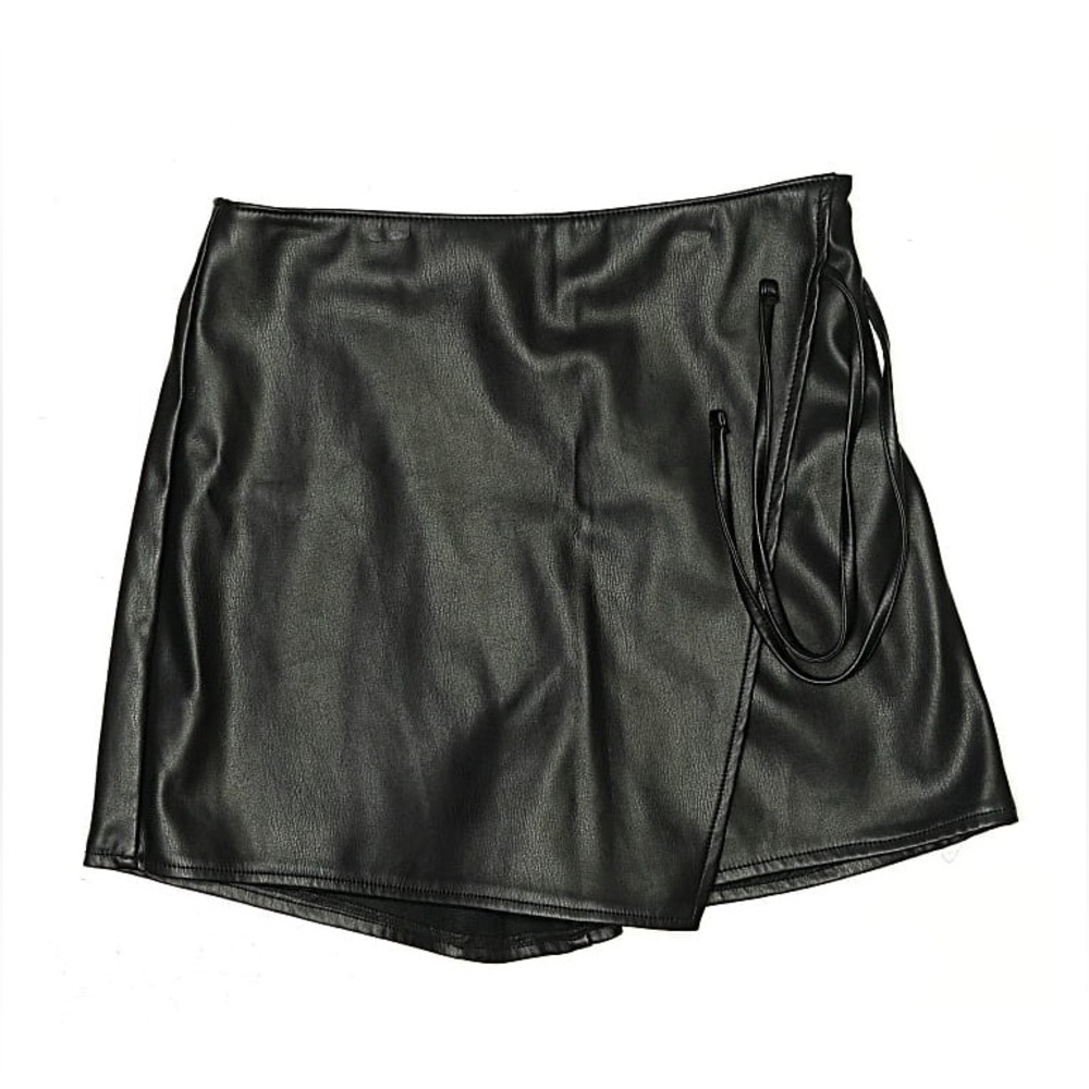 Abercrombie & Fitch Black Faux Leather Mini Skort - Perfect for Fall!